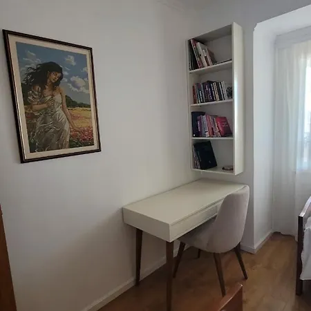 Bazaar's Eye Free Parking Spacious Tarrace Apartment Tirana