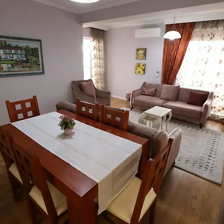 Bazaar's Eye Free Parking Spacious Tarrace Apartment Tirana