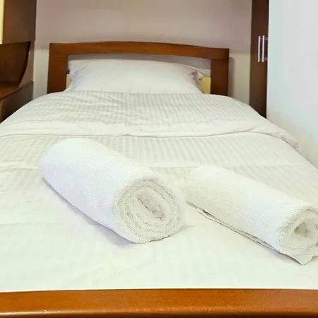 Bazaar's Eye Free Parking Spacious Tarrace Apartment Tirana